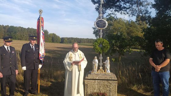 image:Image Opravený kříž se vrátil do Záboří.