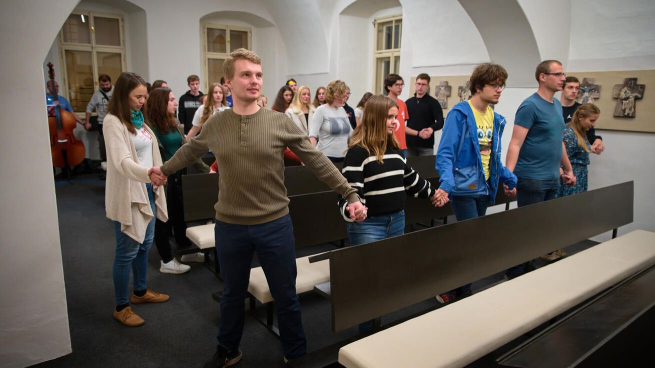 image:Image Vikariátní setkání mládeže, předcházející listopadovému Diecéznímu setkání mládeže, se uskutečnilo před pár dny v Poličce. To hradecké, celodiecézní, proběhne 25. listopadu ve Filharmonii a v katedrále Svatého Ducha.