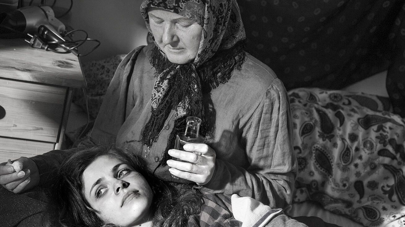 image:Image Na čem je postavena naše víra? A obstojí v krizi? ptá se film Pohani.