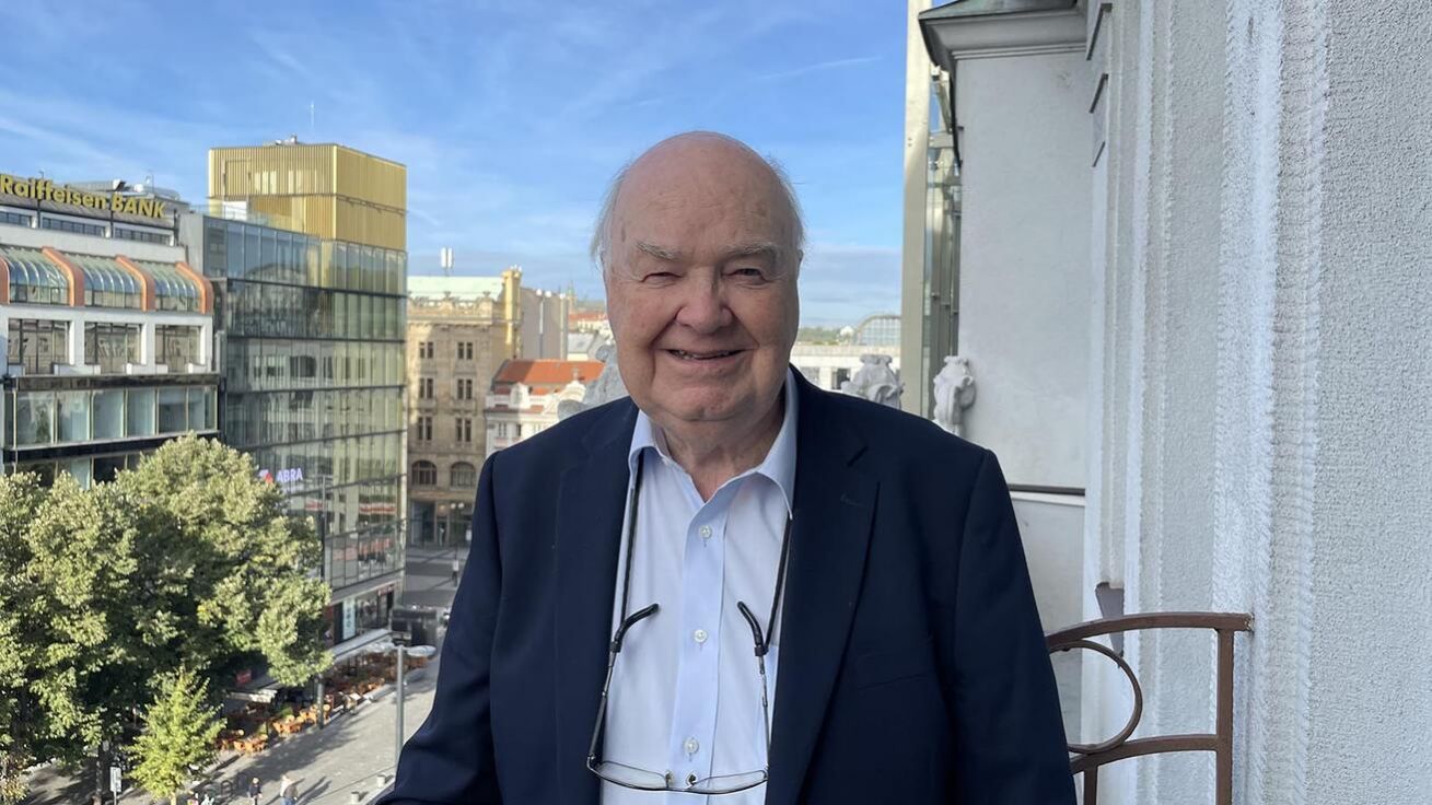 image:Image „Jsem, jak věřím, povolán být nejen vědcem, ale také vyslancem křesťanské zvěsti,“ říká John Lennox.