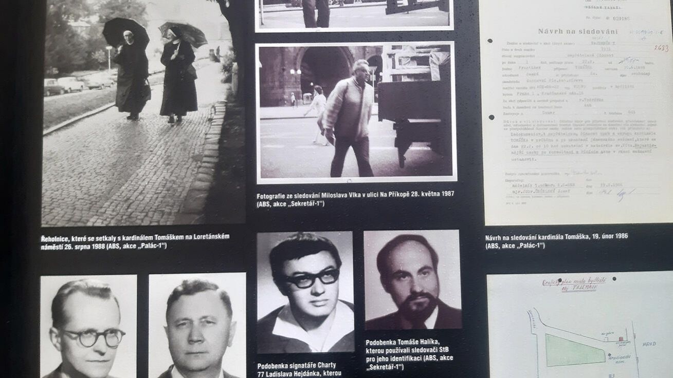 image:Image Osobnosti církve sledovači zachytili i při zcela běžných, všedních činnostech.