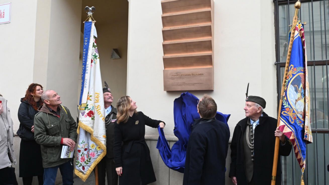image:Image Pamětní desku odhalila primátorka Brna Markéta Vaňková.