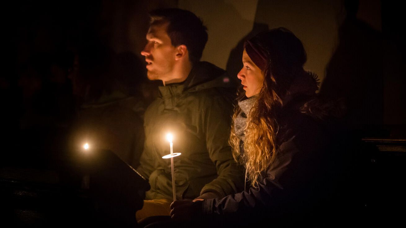 image:Image Během adventního času zveme všechny posluchače Radia Proglas ke společnému slavení rorátních mší svatých. Připojit se k nim můžete ve středu 13. prosince a soboty 16. a 23. prosince v brzkých ranních hodinách. 