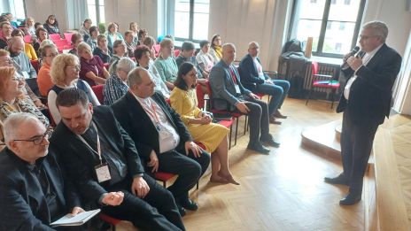 image:Image Katecheté se školili v komunikaci