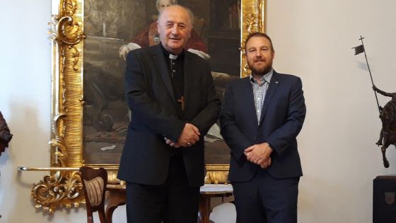 image:Image Rozhovory vznikaly v arcibiskupském paláci.