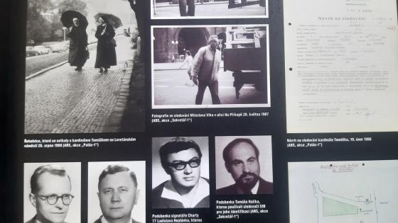 image:Image Osobnosti církve sledovači zachytili i při zcela běžných, všedních činnostech.