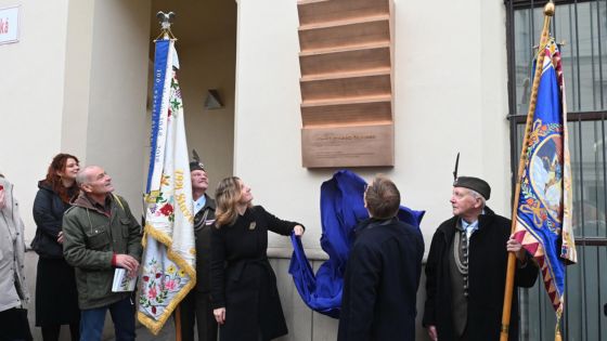 image:Image Pamětní desku odhalila primátorka Brna Markéta Vaňková.