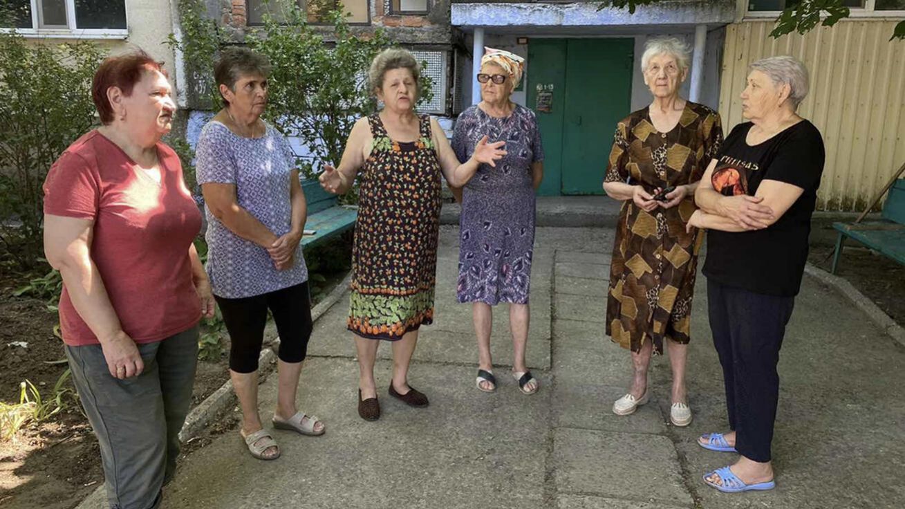 image:Image „Jsme trpěliví a s Boží pomocí všechno přežijeme,“ říká sedmdesátiletá Ljudmyla ze Snihurivky.