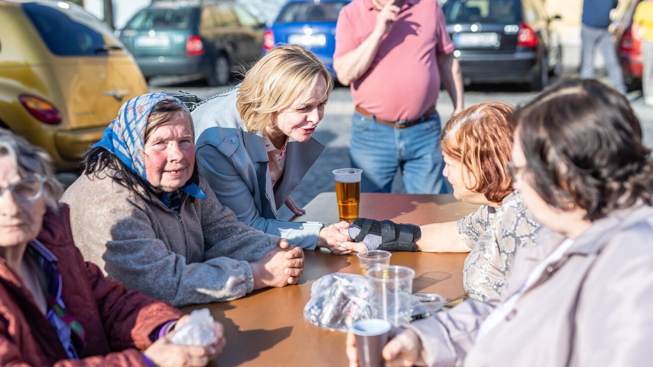 image:Image Šárka Jelínková při setkání s voliči. 