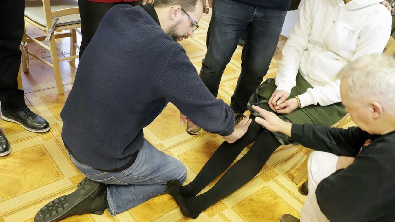 image:Image Po modlitbě za uzdravení zažili mnozí účastníci úlevu od bolesti.