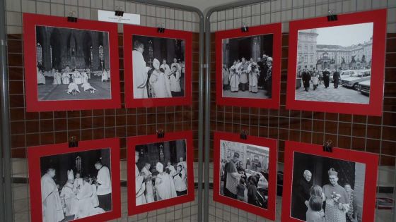 image:Image Výstava ukazuje biskupa Josefa Hloucha a nabízí snímky Bohumila a Daniela Havránkových, např. z poutě v Římově.