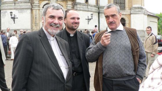 image:Image K. Schwarzenberg na Mezinárodní pouti smíření v roce 2007 s P. Rabanem a P. Podzimkem.