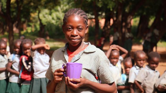 image:Image  V nejchudších zemích světa zajišťuje Mary‘s Meals jídlo dětem ve školách a poskytuje jim tak okamžitou jistotu, že nebudou hladovět. Dlouhodobě děti získají vzdělání a naději na lepší budoucnost. Jídlo mění životy. 