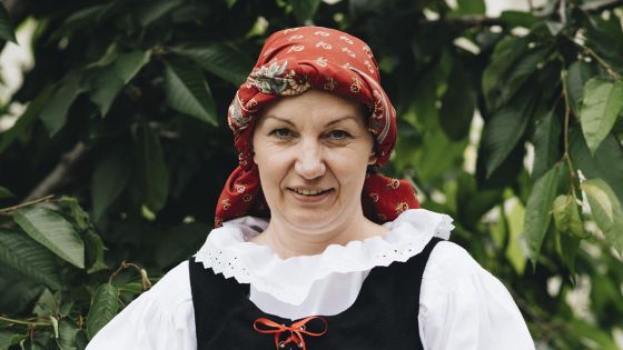 image:Image Petra Burianová - ambasadorka Mary‘s Meals, influencerka, spisovatelka a moderátorka pořadu Pečení na neděli.