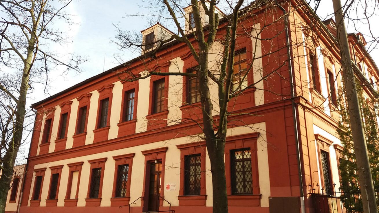 image:Image Domov sv. Václava, jak jej znají návštěvníci sousední mariánské baziliky.