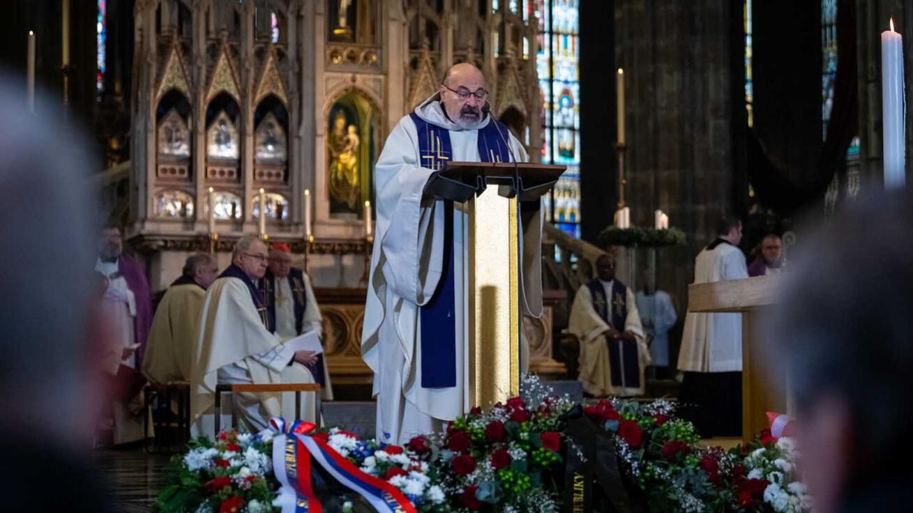 image:Image Kázání při pohřbu knížete Karla Schwarzenberga pronesl Mons. Tomáš Halík.