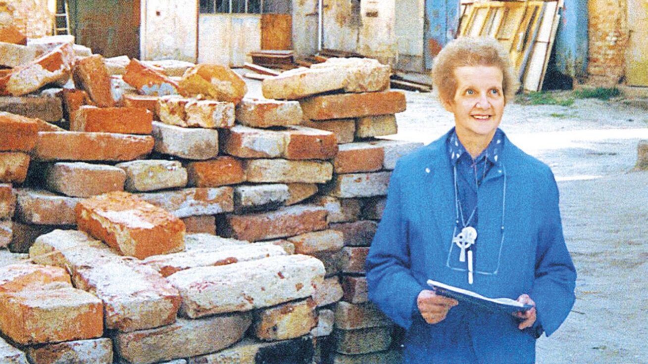 image:Image Margaret Sussan Ryder v roce 1995 při rekonstrukci Michelského dvora. 