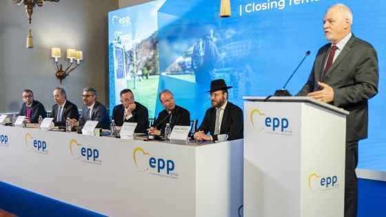 image:Image Zástupci Evropské lidové strany (EPP), nejsilnější ze sedmi frakcí europarlamentu, k níž patří řada křesťansko-demokratických politiků, se sešli s představiteli křesťanů, židů a muslimů. Hostitelem byl polský europoslanec Jan Olbrycht (vpravo).