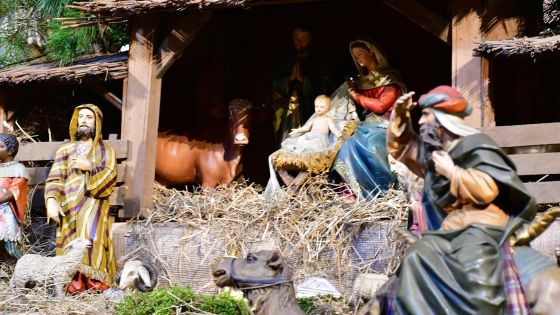 image:Image Během Vánoc si mohou návštěvníci kostela sv. Kajetána prohlédnout tři vzácné betlémy.