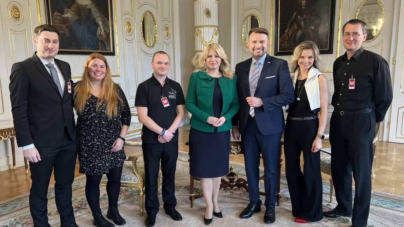 image:Image Hostem prvního pořadu Dokořán v novém roce je prezidentka Slovenské republiky Zuzana Čaputová. Štáb televize Noe uvítala ve svém bratislavském sídle, kde se také další z otevřených rozhovorů s o. Mariánem Pospěchou natáčel. (Ne 7. 1. ve 20.05, Út 9. 1. ve 23.20)