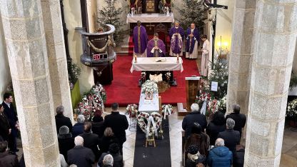 image:Image Rozloučení s Adamem, obětí střelby