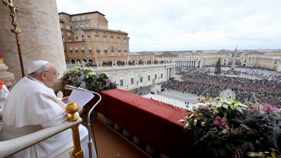 image:Image Papež ve svém vánočním poselství vyzval k míru a varoval před šířením zbraní. „Pokud člověk, jehož srdce je nestálé a zraněné, najde ve svých rukou nástroje smrti, dříve či později je použije,“ varoval František.