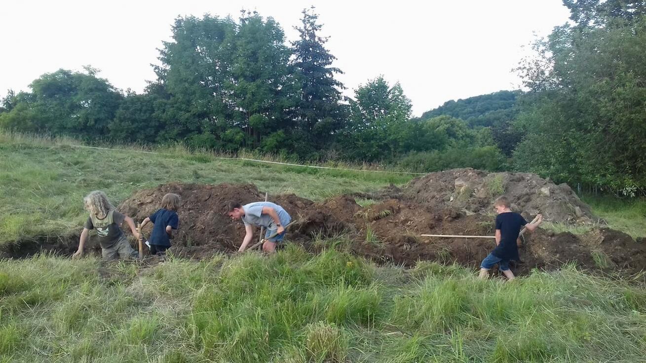 image:Image Dnes je třeba valkeřický kostel namáhavě hledat.