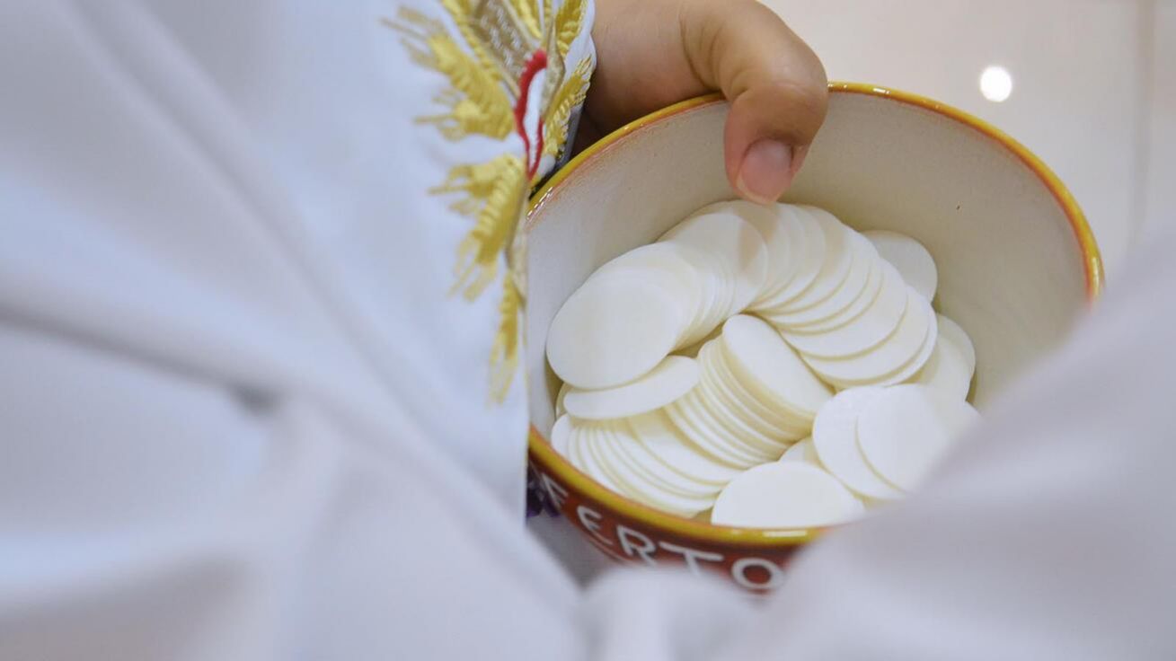 image:Image Ježíšův příběh je nám nabízen jako chléb života. Chléb eucharistický je toho koncentrovanou skutečností.