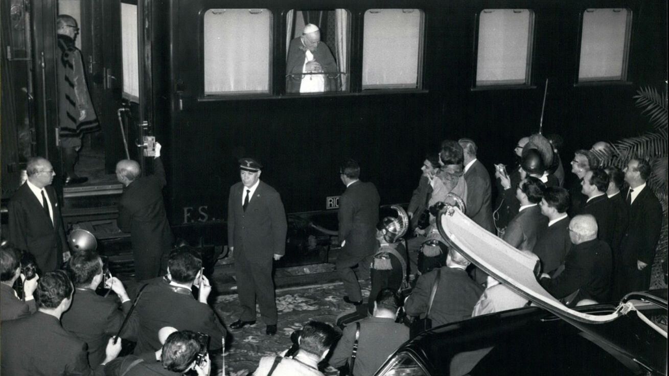 image:Image Papež Jan XXIII. na premiérové cestě vlakem do Loreta a Assisi začátkem října 1962.