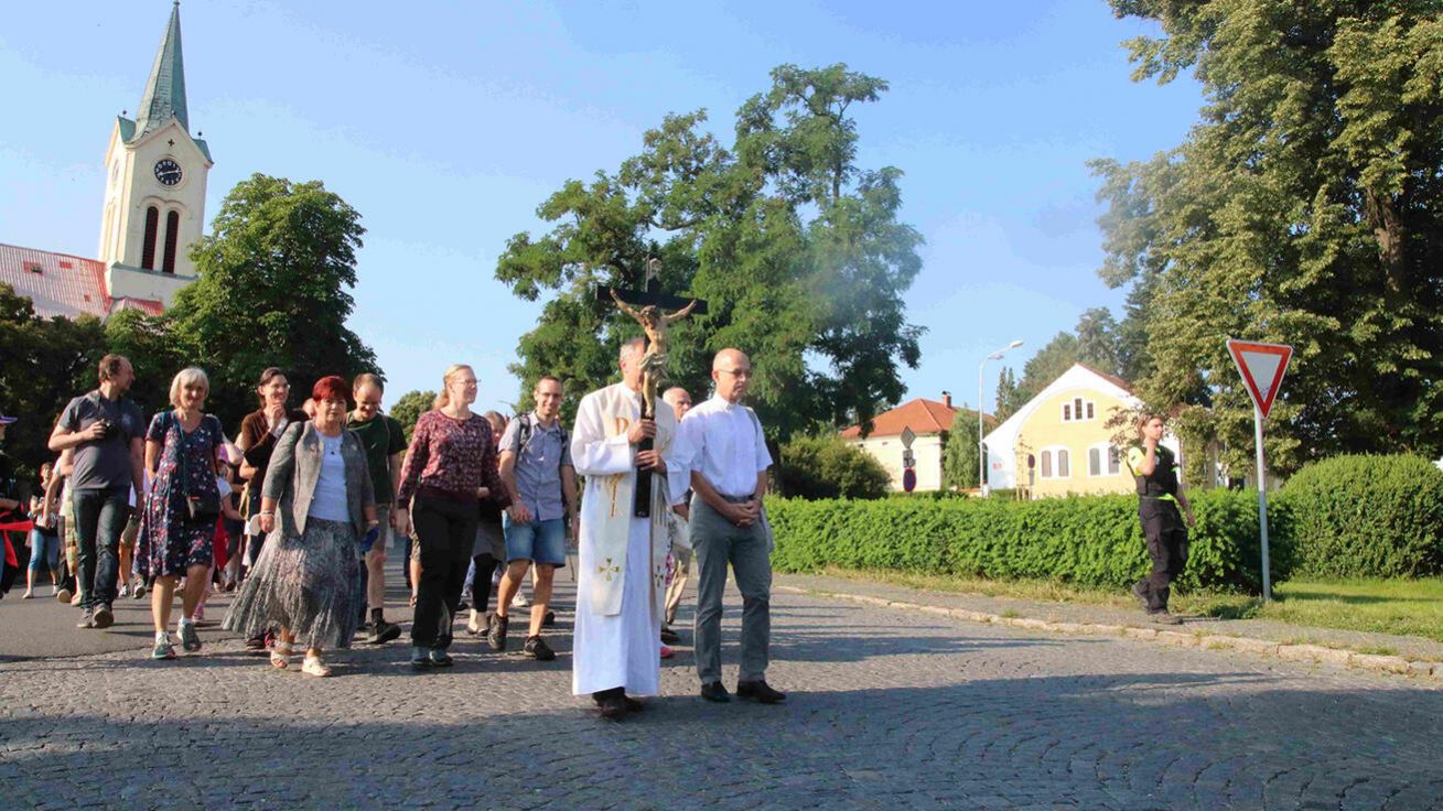 image:Image Na Skalce nedaleko Mníšku slavili pouť