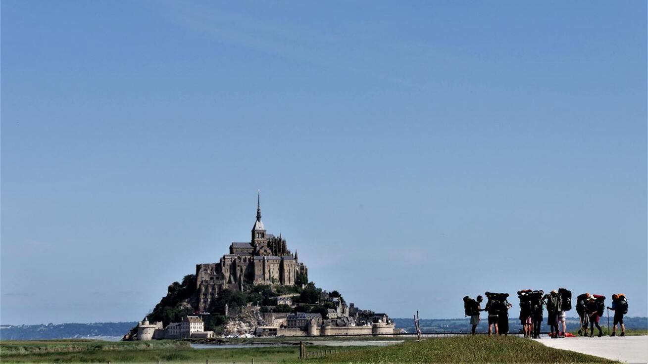 image:Image Cíl čtyřměsíční cesty – poutní místo Mont Saint-Michel ve francouzské Normandii.