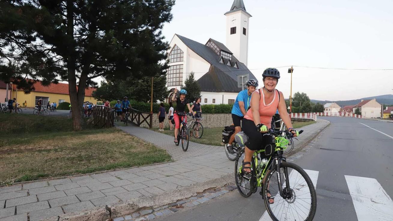 image:Image Při páteční zahajovací jízdě zamířili poutníci na mši svatou do kostela sv. Ludmily v Suché Lozi.