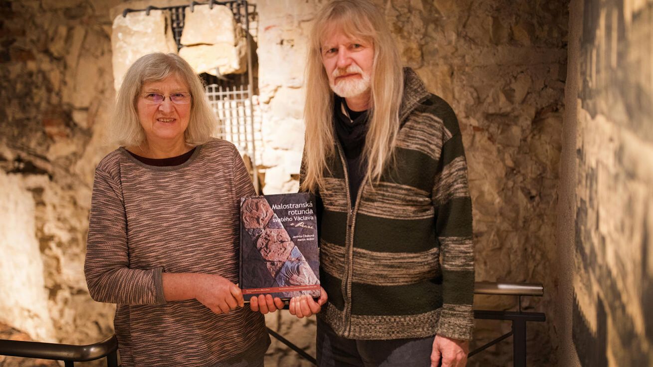image:Image Editoři odborné knihy, archeologové Jarmila Čiháková a Martin Müller.