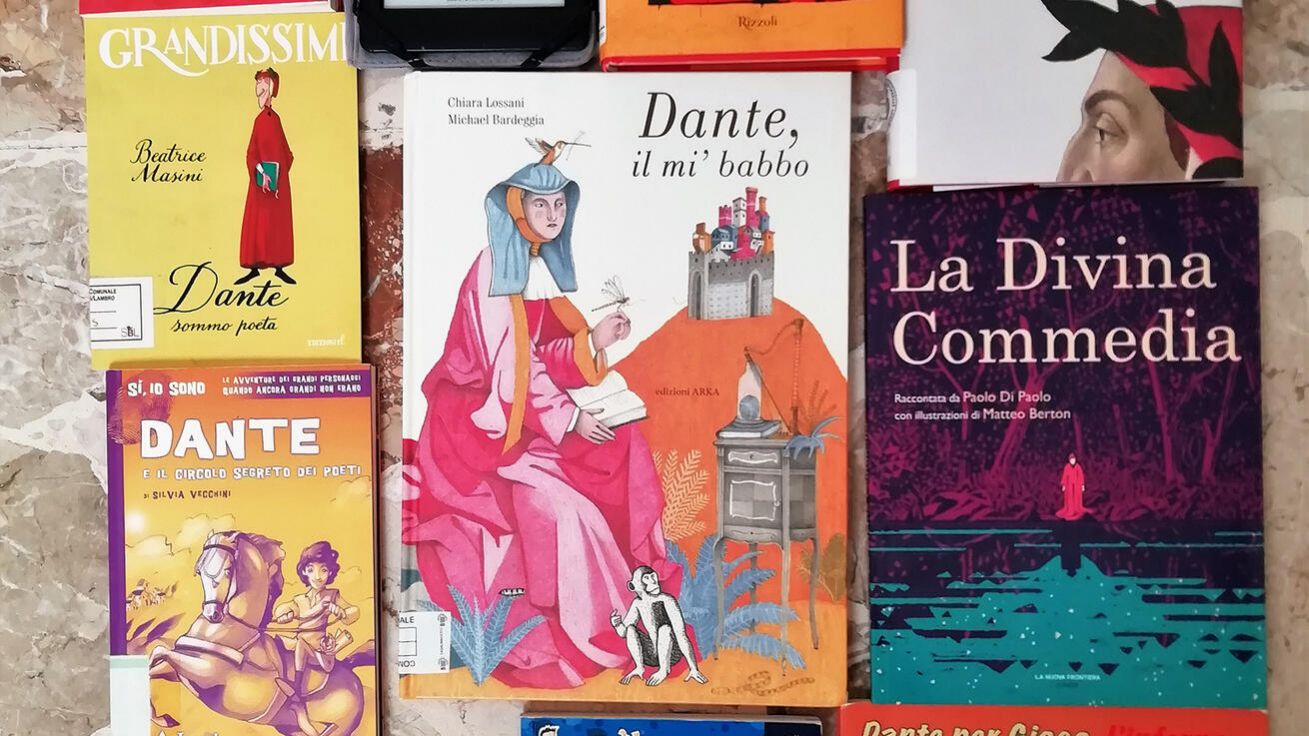 Dante Alighieri a jeho dílo se v Itálii představuje v mnoha provedeních knih i her pro děti malé i větší. image:Image Dante Alighieri a jeho dílo se v Itálii představuje v mnoha provedeních knih i her pro děti malé i větší.