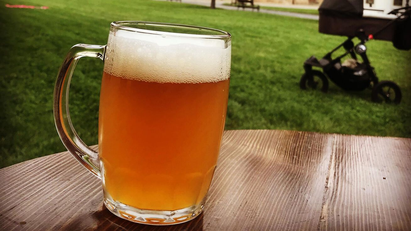 image:Image Břevnovské pivo vzniká přímo v areálu kláštera.