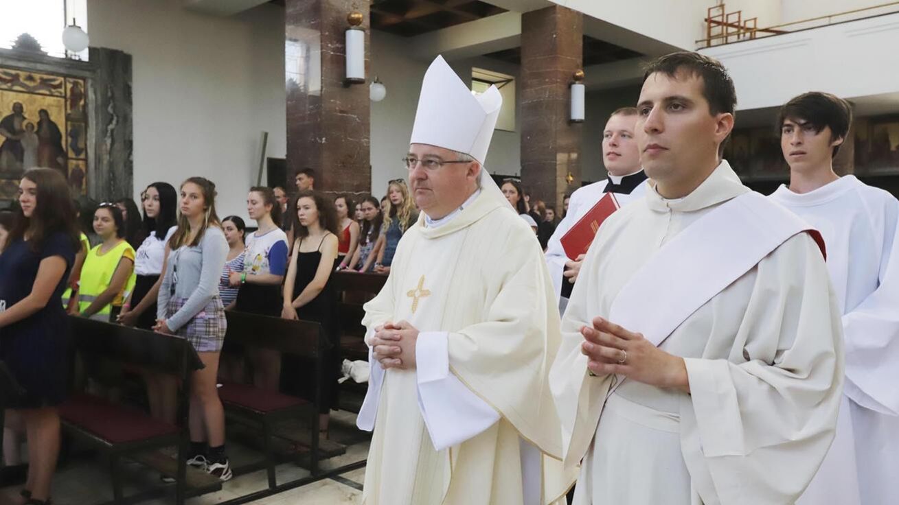image:Image Ve čtvrtek slavil v kostele sv. Augustina mši svatou pomocný biskup Pavel Konzbul.