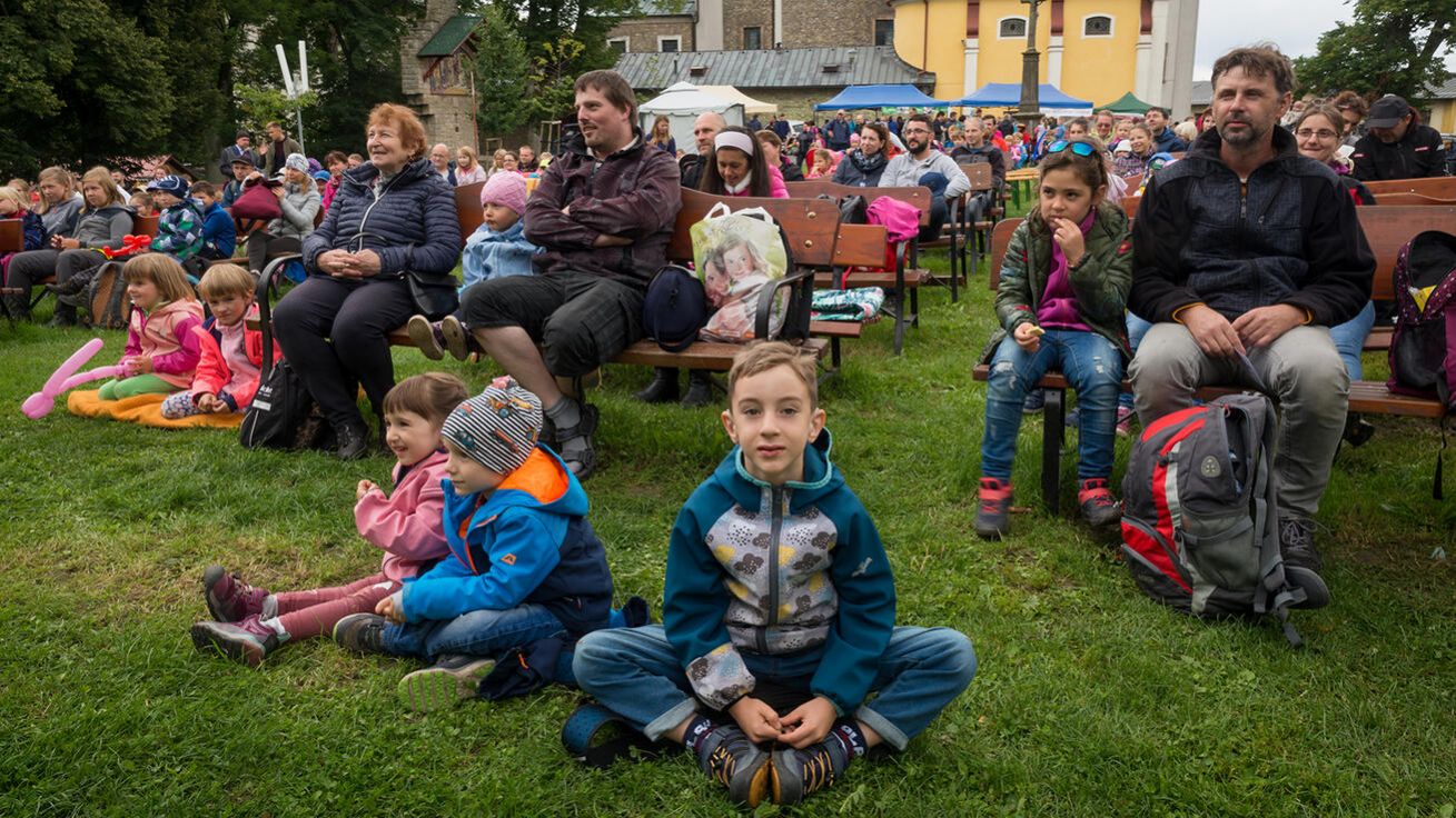 image:Image Po mši svaté byl pro rodiny a zejména děti připraven zábavný program.