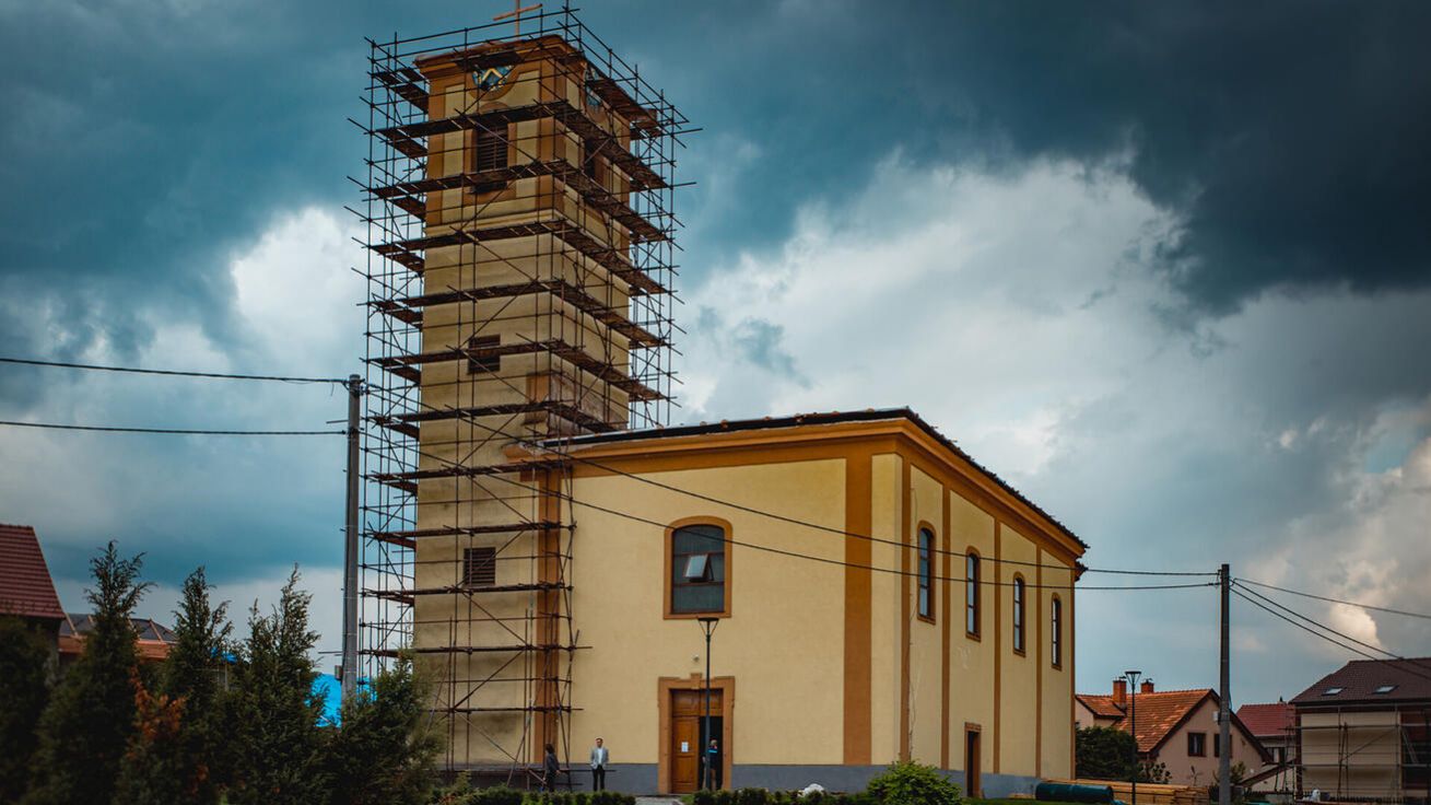 image:Image Symbolem naděje je i kostel sv. Jakuba, který se postupně vrací k někdejší kráse.