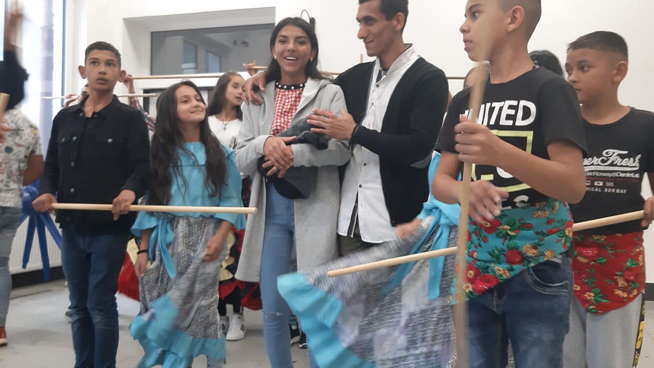 image:Image Krásu tradiční romské rodiny ztvární tato scénka.