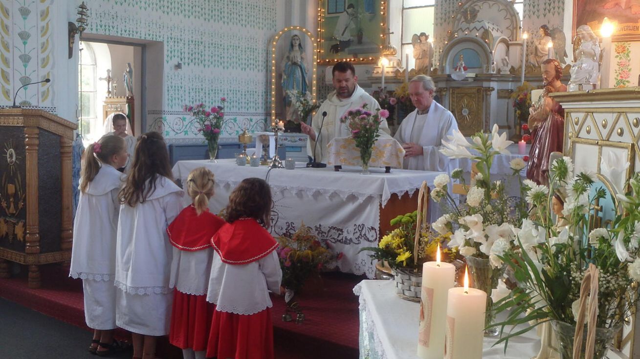 image:Image Sobotní mši svatou v rámci festivalu celebrovali v eibentálském kostele P. Jan David (vlevo) a P. Josef Přelouček (vpravo).