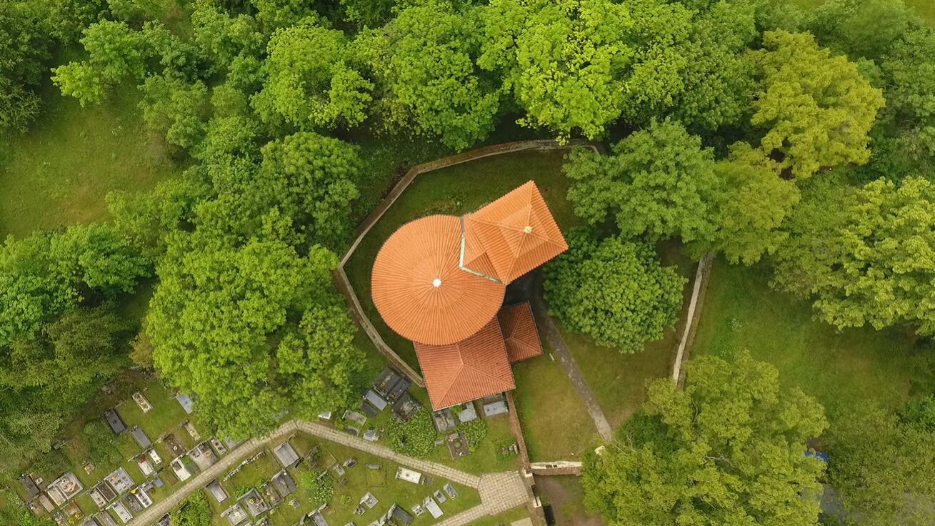 image:Image Na středočeské hradiště Budeč, kde byl vychováván Ludmilin vnuk sv. Václav, nabídne nový film i pohled shora.