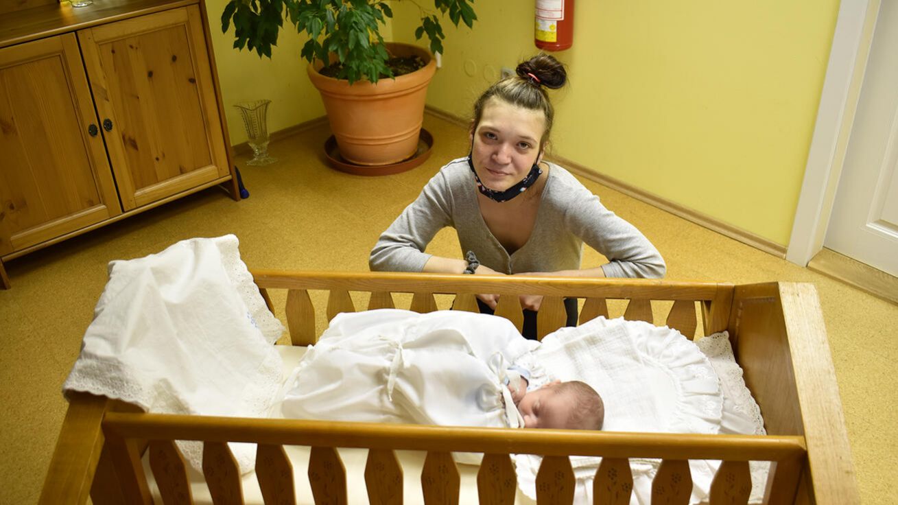 image:Image Domov je bezpečným místem pro matky i jejich děti. 