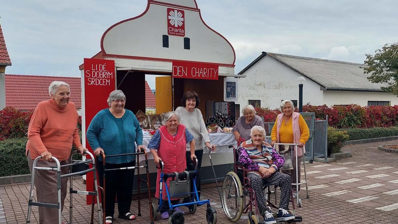 image:Image Ve Strakonicích se do Dne Charity zapojili také klienti.