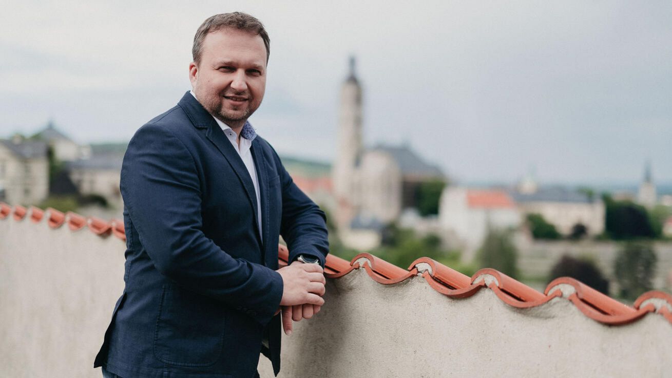 Marian Jurečka zvládá skloubit vrcholnou politiku i rodinný život. image:Image Marian Jurečka zvládá skloubit vrcholnou politiku i rodinný život.