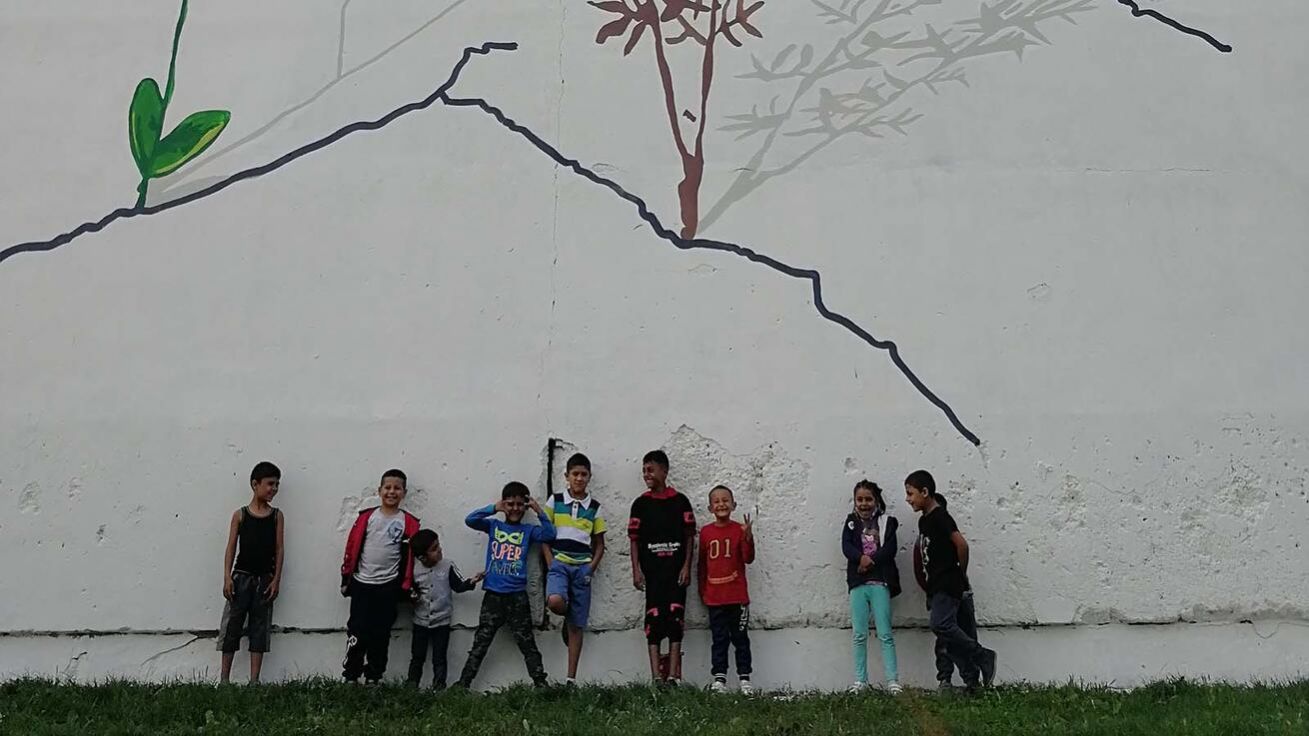 image:Image Velkorozměrná nástěnná malba na jedné z bytovek.