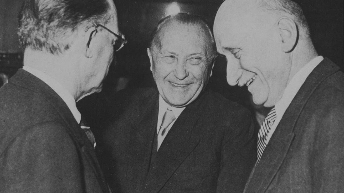 image:Image „Otcové zakladatelé evropské integrace Alcide De Gasperi, Konrad Adenauer a Robert Schuman.