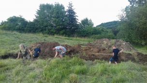 Dobrovolníci zachraňují zbytky kostela image:Image Dobrovolníci zachraňují zbytky kostela