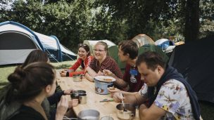 image:Image Když se mládeži nechce z kostela