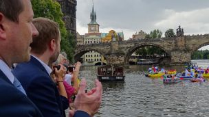 image:Image 75 let na cestě smíření