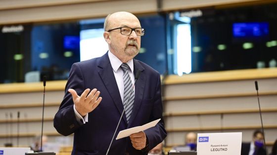 image:Image Ryszard Legutko při jednání Evropského parlamentu.